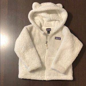Girls Patagonia fleece. Size 2T, white.